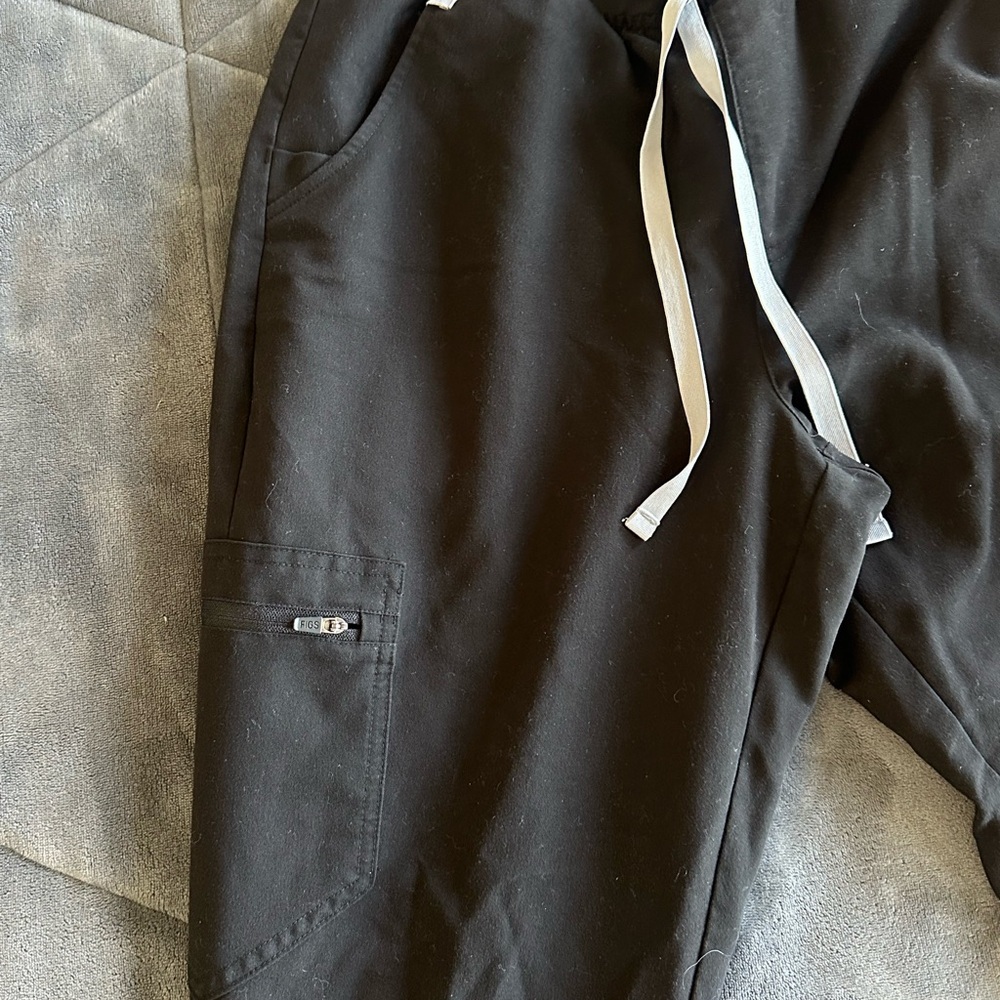 FIGS Scrubs Black Jogger - Picture 5 of 6